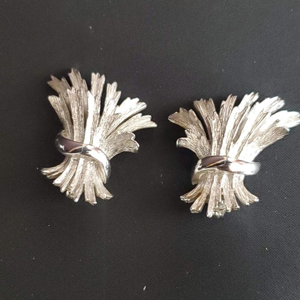 VTG Monet Vintage Silver Tone Wheat Sheaf‎ Clip On Earrings 1960's Signed